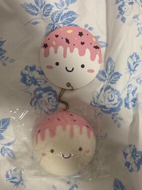 Momo Cuppy Squishy